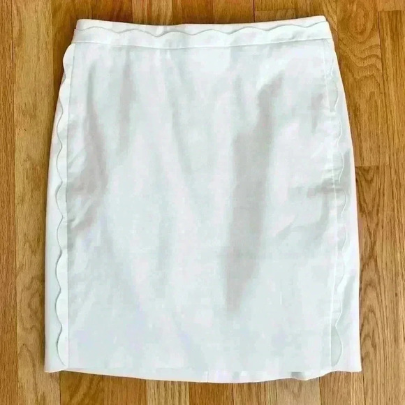 Banana Republic Scalloped Pencil Skirt - Picture 2 of 3